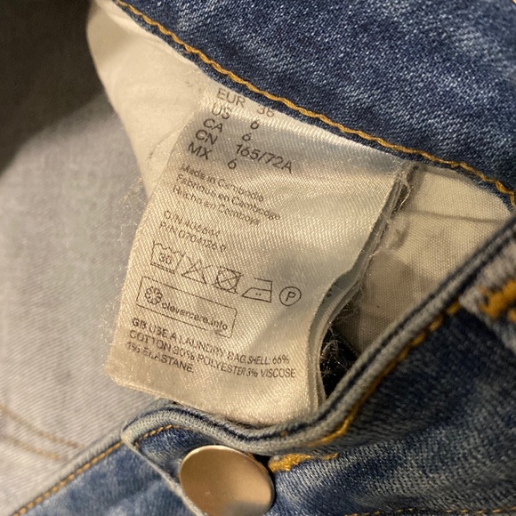 H&M Light Wash Mid-rise Skinny Jeans - Picture 6 of 6